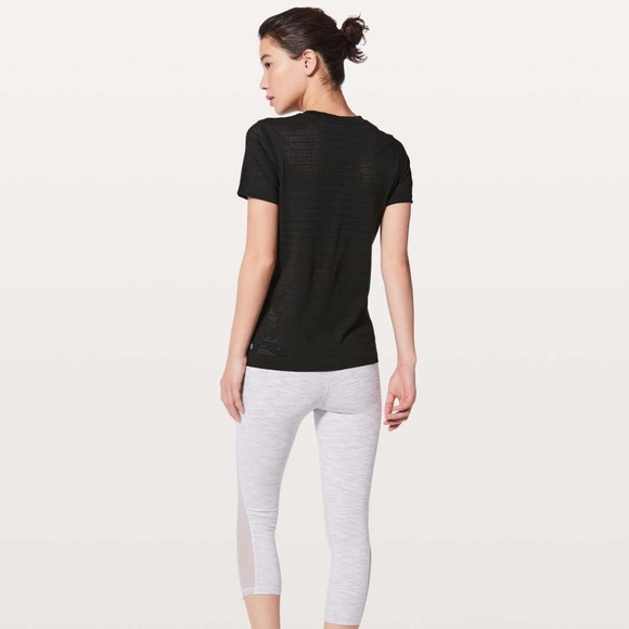 Lululemon • Black Breeze By Short Sleeve Tee - Picture 3 of 6